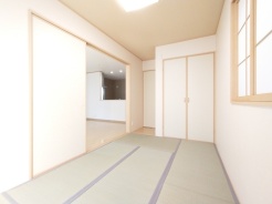 お子様にとっていいお昼寝空間になる和室は、ぜひリビングのお隣で。
