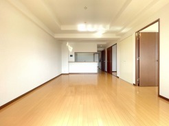 リビングは家具の配置も思いのまま。自由度が高い設計です。
