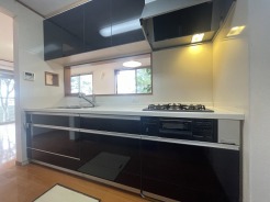 料理をしながらでも、ご家族との会話を楽しめる対面キッチン。
