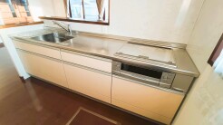 料理をしながらでも、ご家族との会話を楽しめる対面キッチン。
