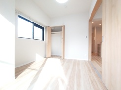 たっぷりの陽光に包まれる明るい住まいが、ここにあります。
