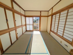欧米化が進んでいる時代ですが、日本人なら和室は欲しいですよね。
