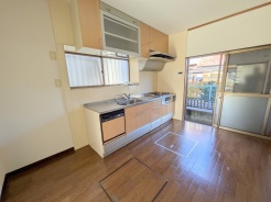 キッチン収納でキッチン回りはいつもきれい。ワンランク上の快適さを。
