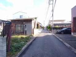 幅員こそやや狭くても、その分交通量が少なくて安心。
