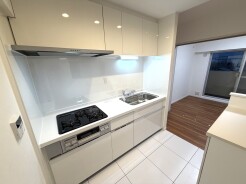 キズが汚れが付きにくい人造大理石でできています。
