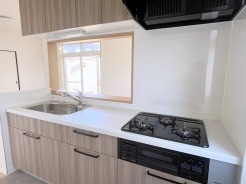 女性は特に気になるキッチン部分。今回、リフォームしました。
