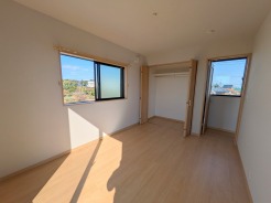 住宅街の南向きのお部屋、日当たりはご覧のとおり良好です。
