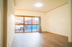 開放的なこの空間がお客様をお出迎えします。