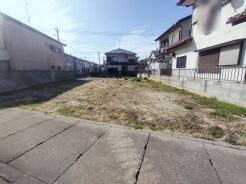 隣家とのゆとりにもこだわりを。広々敷地にご注目ください。
