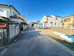 幅員こそやや狭くても、その分交通量が少なくて安心。
