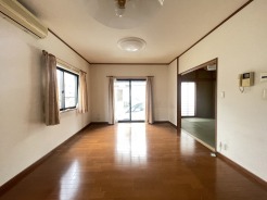 対面式でキッチンに立つ人の視界も良好です。
