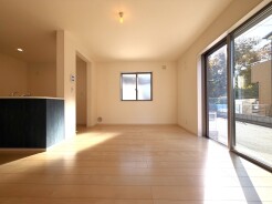 令年4年築の、まだとってもキレイな中古住宅です。
