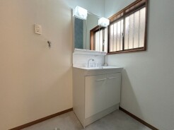 洗面化粧台もしっかりリフォーム済みです。
