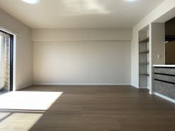 リビング空間とダイニング空間とか使い分けやすい間取り配置。対面式でキッチン立つ人の視界も良好です。
