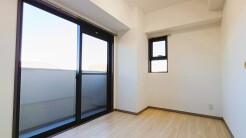 広々バルコニーから、たっぷり太陽の恵みが得られます。
