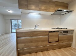 快適な新生活を迎えられそうな、新品のキッチンです。
