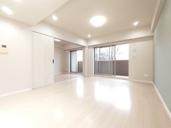 ご家族みんながゆったりくつろげる広々リビング。
