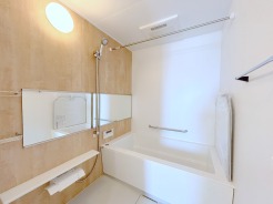 ユニットバスも新規交換。キレイなお風呂で疲れをリフレッシュ。
