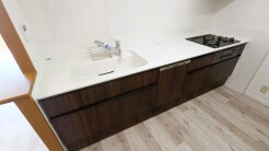 快適な新生活を迎えられそうな、新品のキッチンです。
