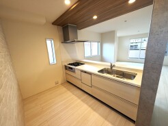 カウンターからはリビングが広く見渡せ、ご家族とのコミュニケーションも弾みます。
