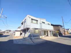 風通し・日当たりに優れる角地。開放感をお楽しみください。
