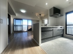 最寄り駅まで徒歩12分。この距離だと、運動不足も少し解消されるかも。
