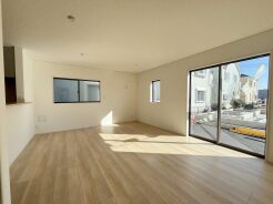 開放的なこの空間がお客様をお出迎えします。ＬＤＫは18帖。
