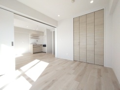 たっぷりの陽光と、心地よい風が舞い込みます。
