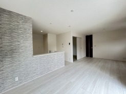 開放的なこの空間がお客様をお出迎えします。ＬＤＫは17帖。
