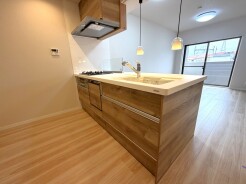 対面キッチンがご家族の温かい時間を演出。