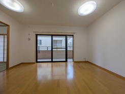 解放感あふれるリビングは、自然に光と風に恵まれます。