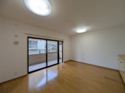 朝から日差しいっぱい、 早起きしたくなるLDK。