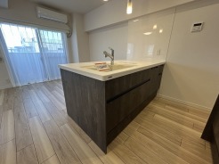 カウンターからはリビングが広く見渡せ、ご家族とのコミュニケーションも弾みます。
