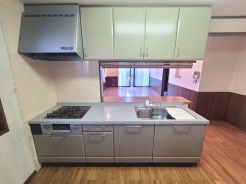 料理をしながらでも、ご家族との会話を楽しめる対面キッチン。
