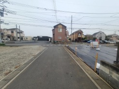 広々とした空と、穏やかな街並みが広がる住環境。