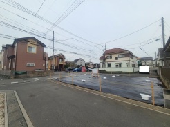 整然とした街並みに、穏やかな暮らしの気配が漂う。