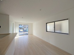 解放感あふれるリビングは、自然に光と風に恵まれます。

