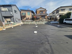 整然とした空間に広がる、穏やかな日差しの下での新たな暮らし。