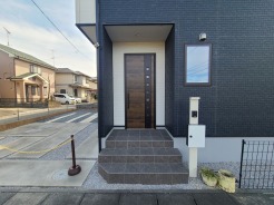 落ち着きのある外観に、洗練されたデザインが調和する住まい