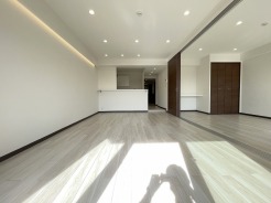 開放的なこの空間がお客様をお出迎えします。
