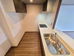 洗練されたデザインと機能性が調和する、心地よい空間。