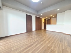 木の温もりを感じる、心地よい広がりが魅力の空間