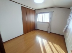 太陽の恵みを感じる、温もりと明るさにあふれたお部屋。
