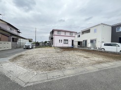 駐車場２台分と小さなお庭が欲しい、なんて夢をかなえる敷地面積
