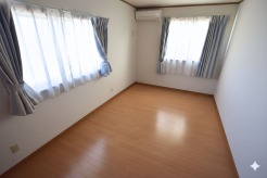 たっぷりの陽光と、心地よい風が舞い込みます。
