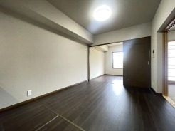 ご家族みんながゆったりくつろげる広々リビング。
