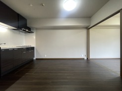 開放的なこの空間がお客様をお出迎えします。