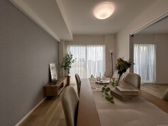 解放感あふれるリビングは、自然に光と風に恵まれます。