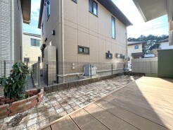 そんなに大きくはないけれど、お庭が持てるのが持家の魅力。
