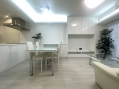 開放的なこの空間がお客様をお出迎えします。